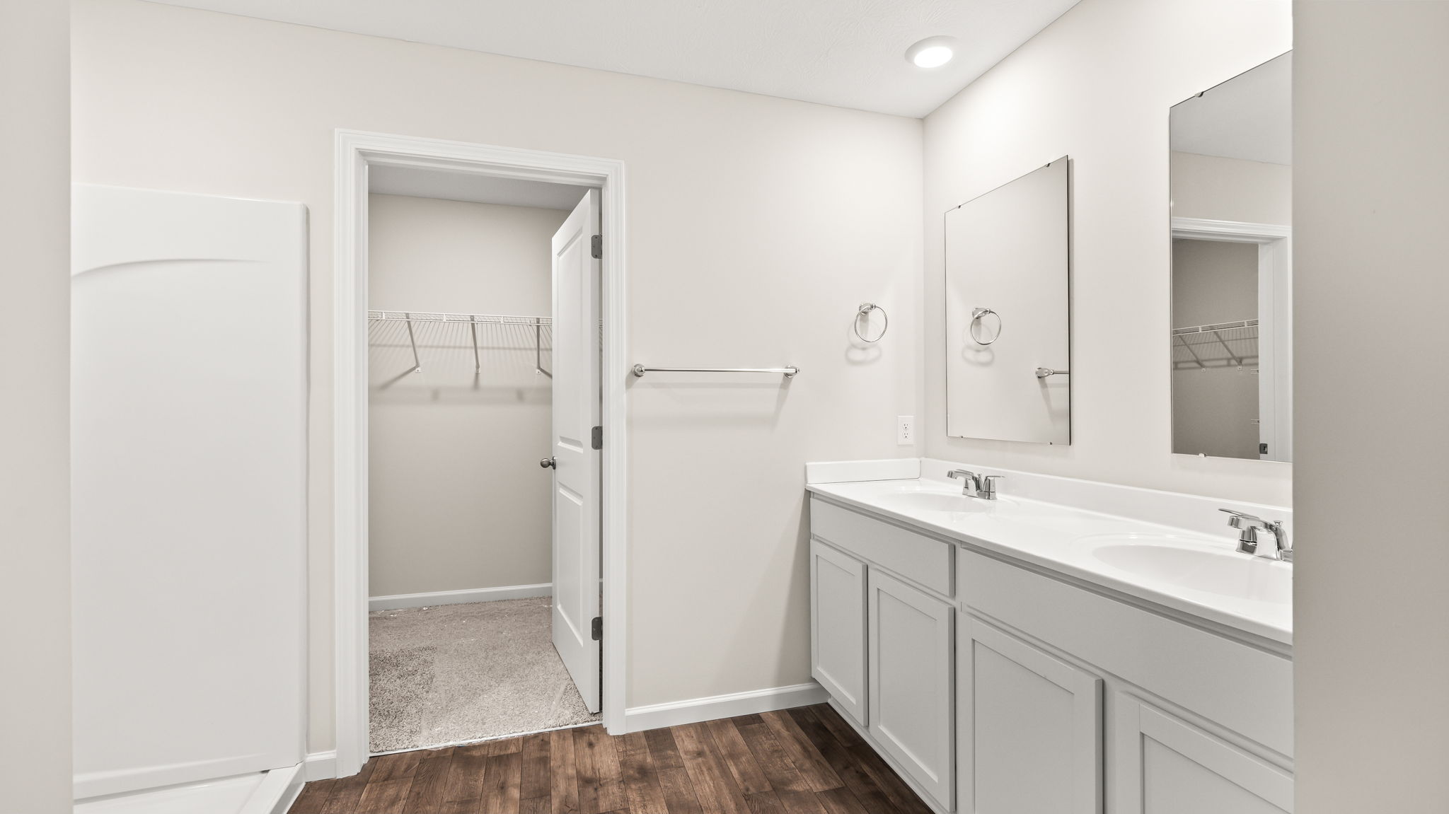 Full primary bathroom