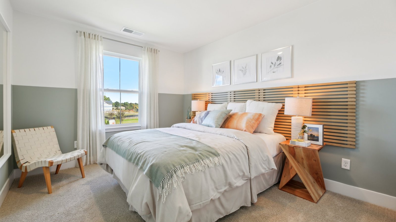 Bedroom with beautiful décor.