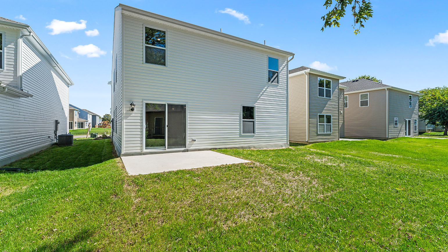 Backyward with patio of the Elm