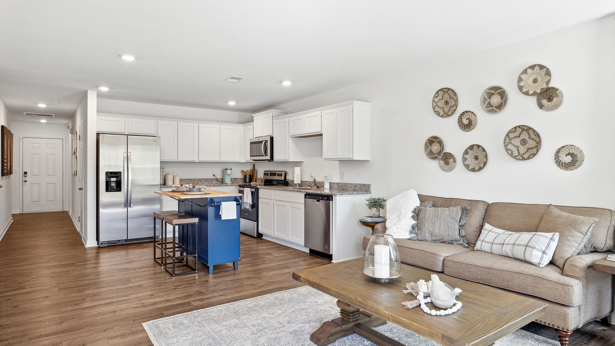 Full kitchen and living rooms