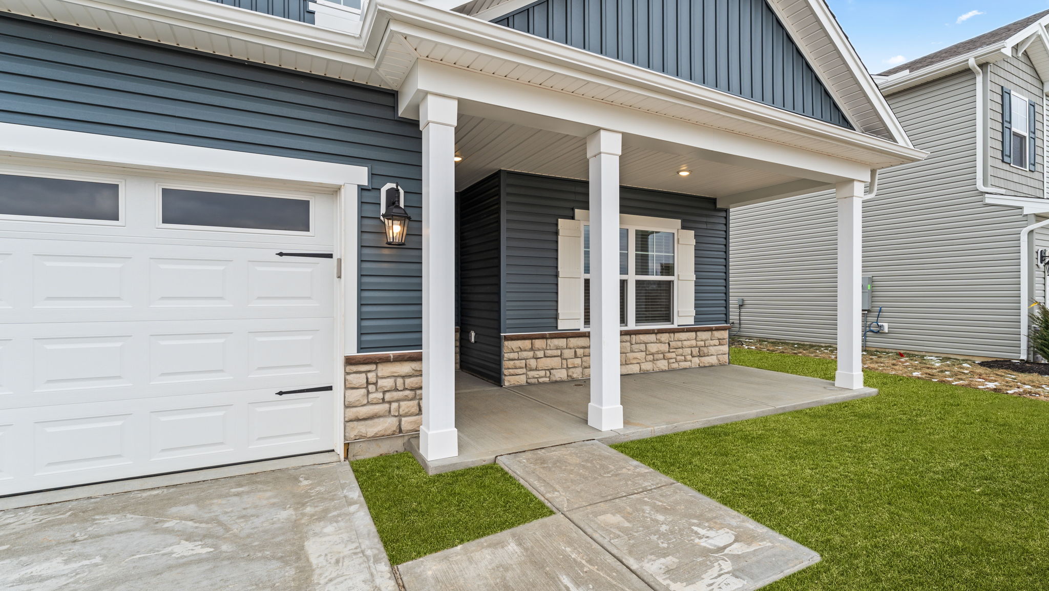 Front porch of 2214 Hackberry St