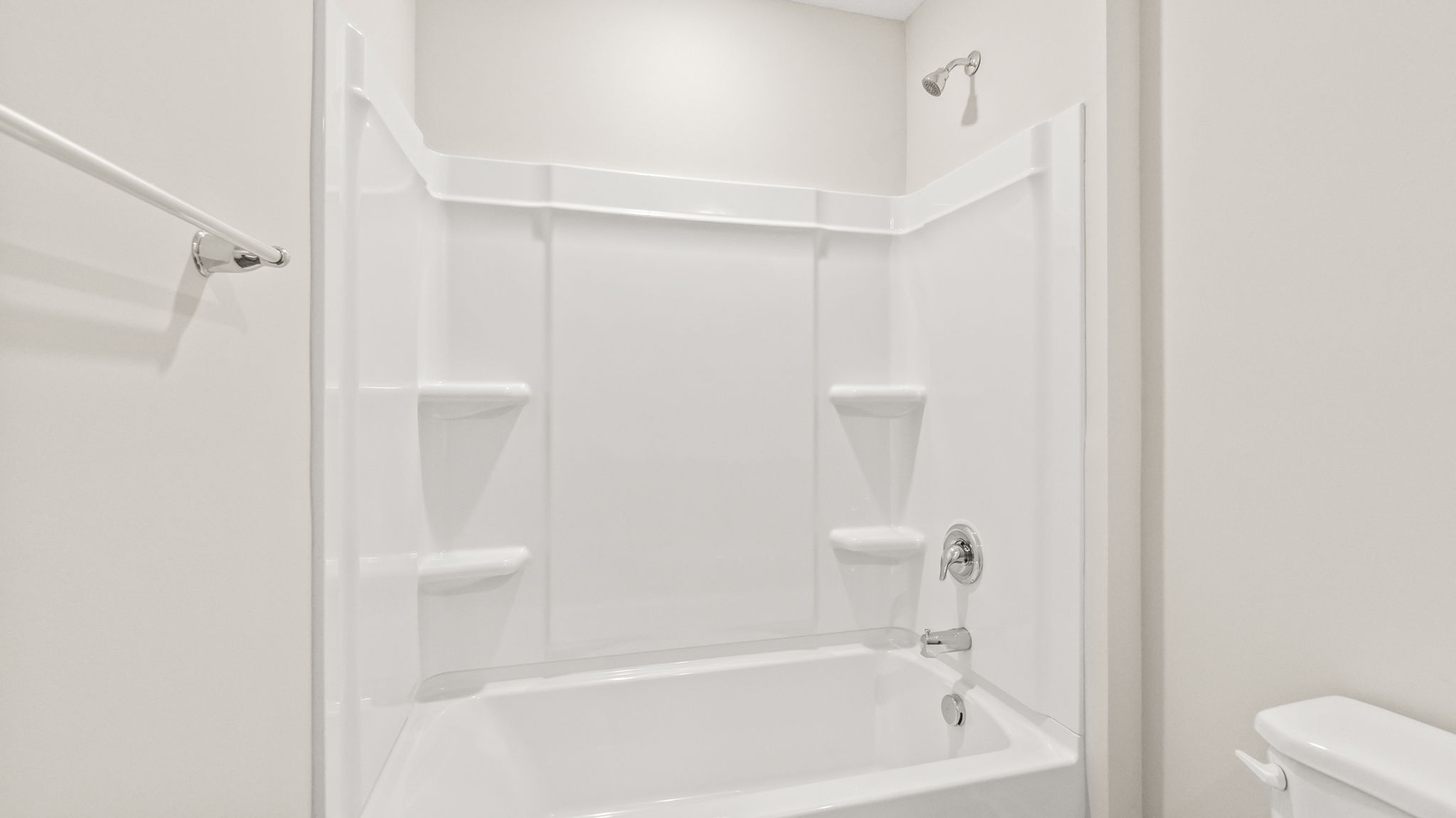 tub with tiered shelving