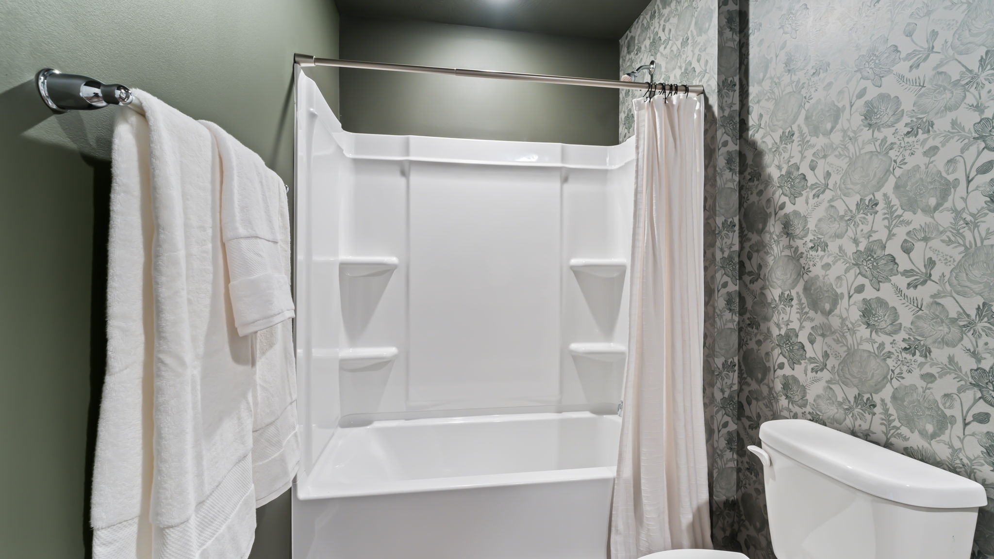 Tub/shower combo with tiered shelving