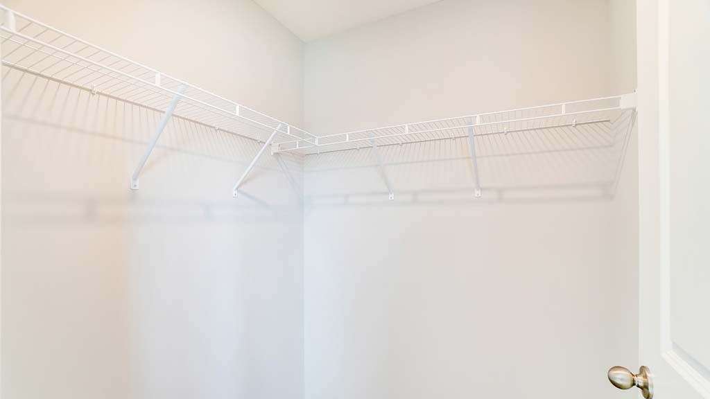 walkin closet.
