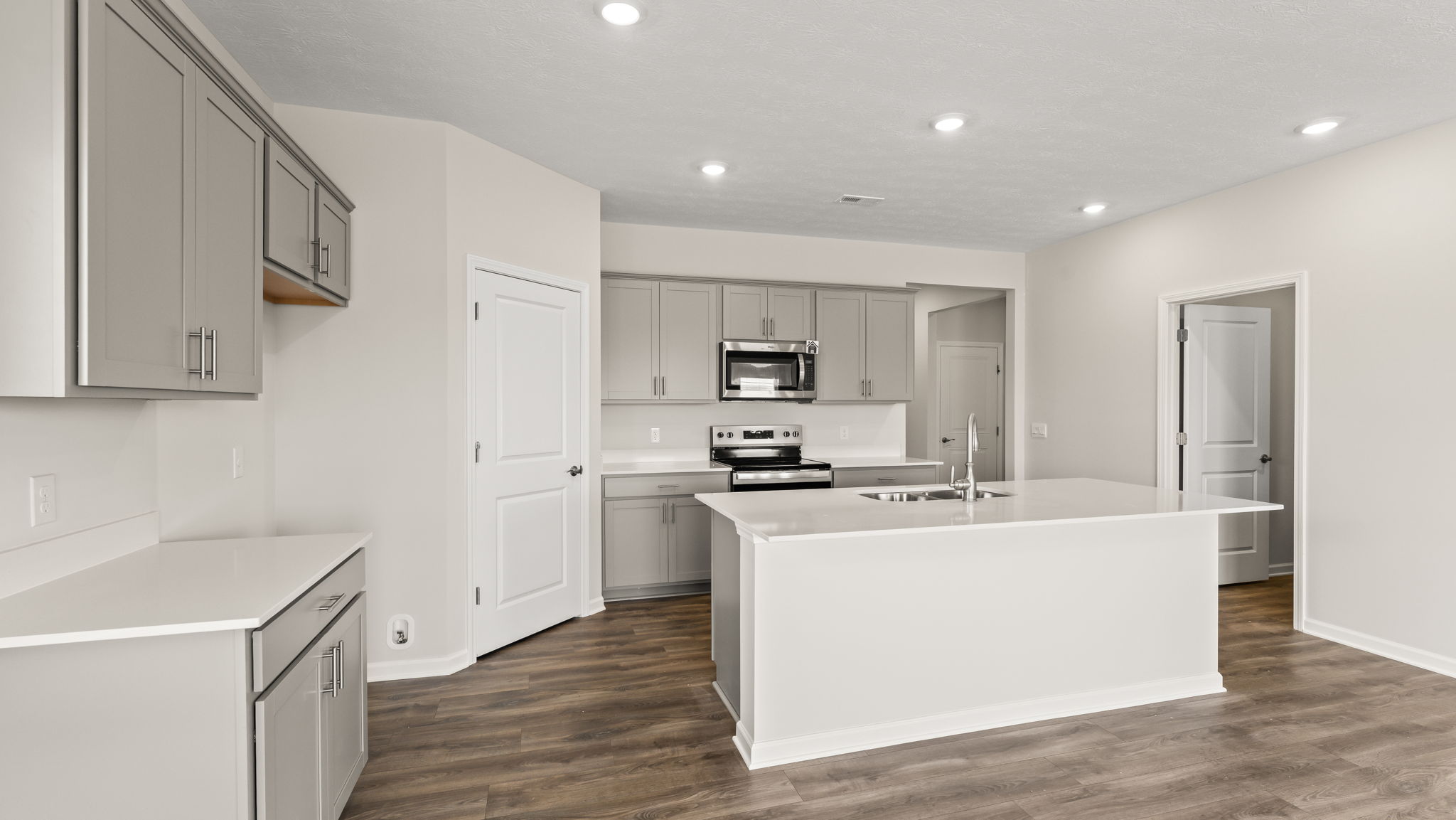 Three-quarter view of kitcn