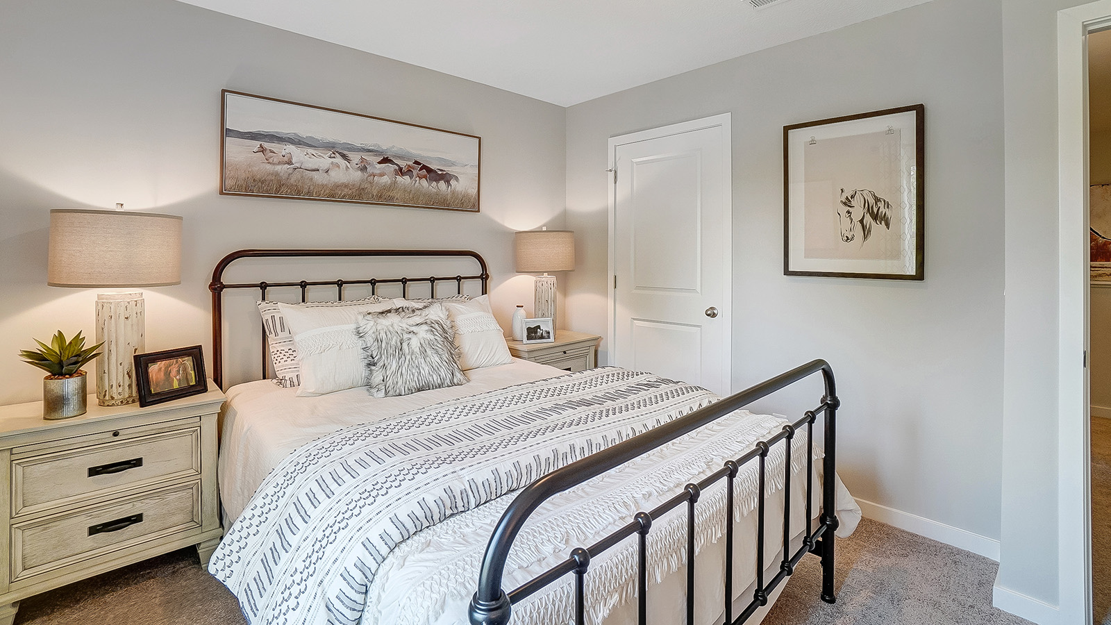 Bedroom with white décor and horse decorations.
