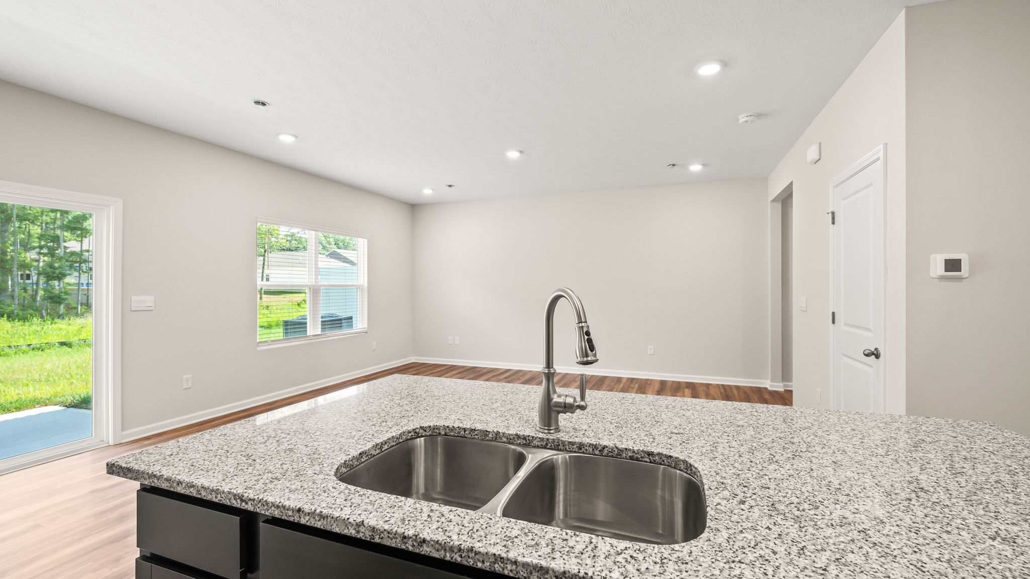 Perspective image of sink