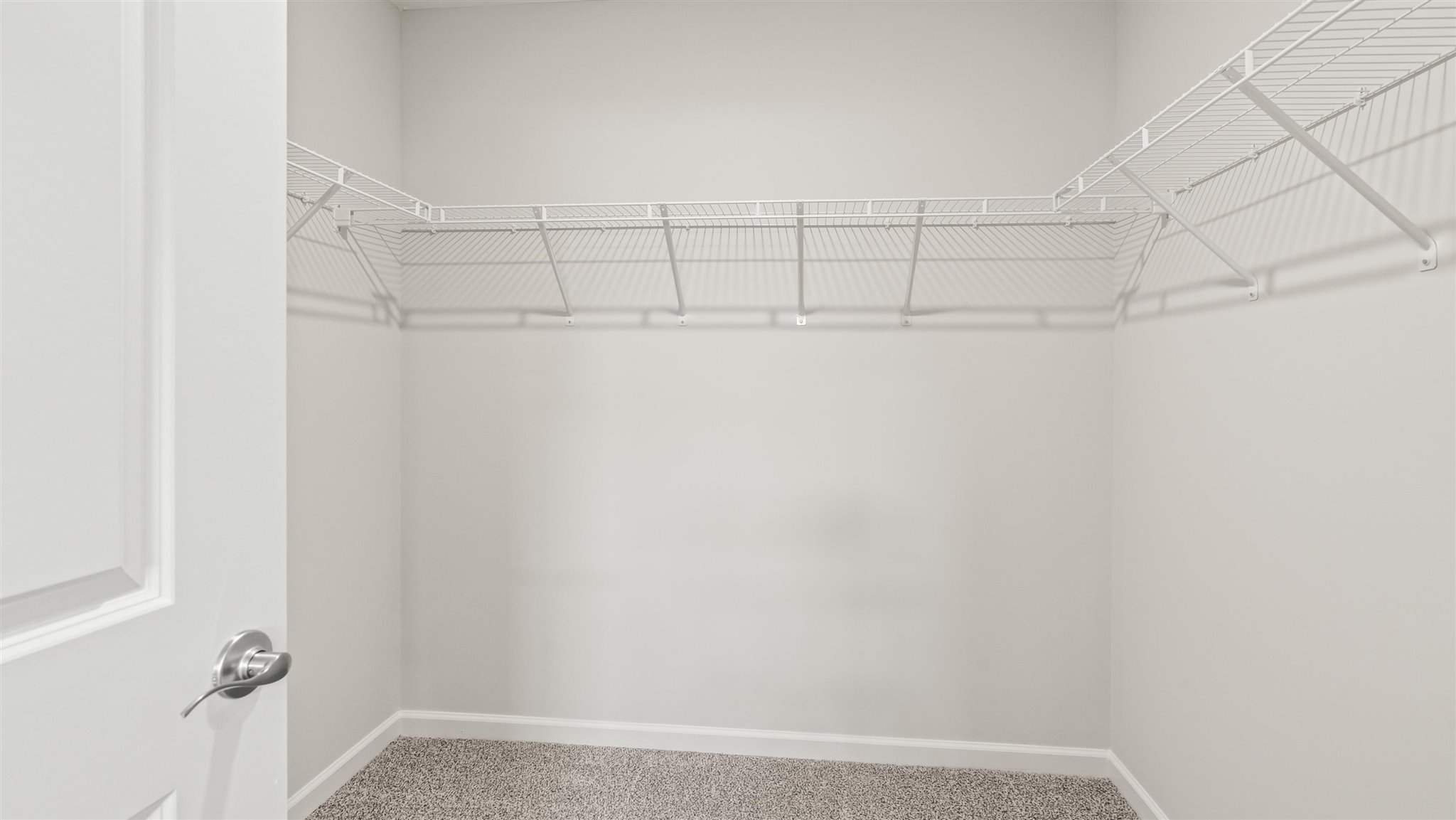 Walk-in closet with wire rack shelving