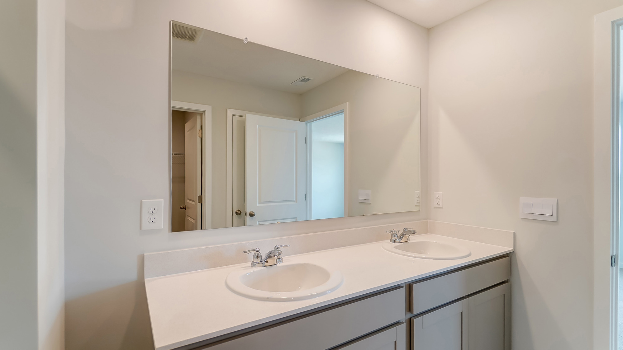 ensuite bath double vanity