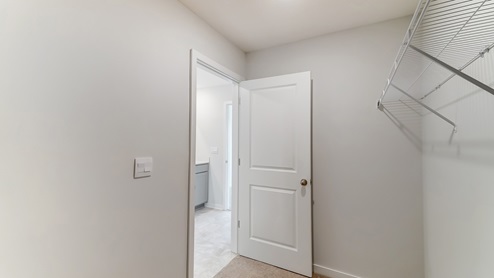 walk in closet with wire shelving