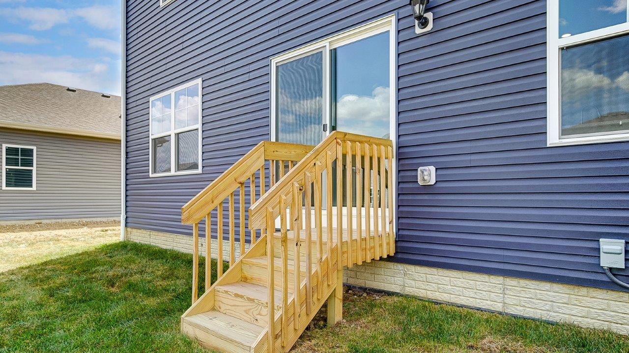 rear sliding door with steps to grade