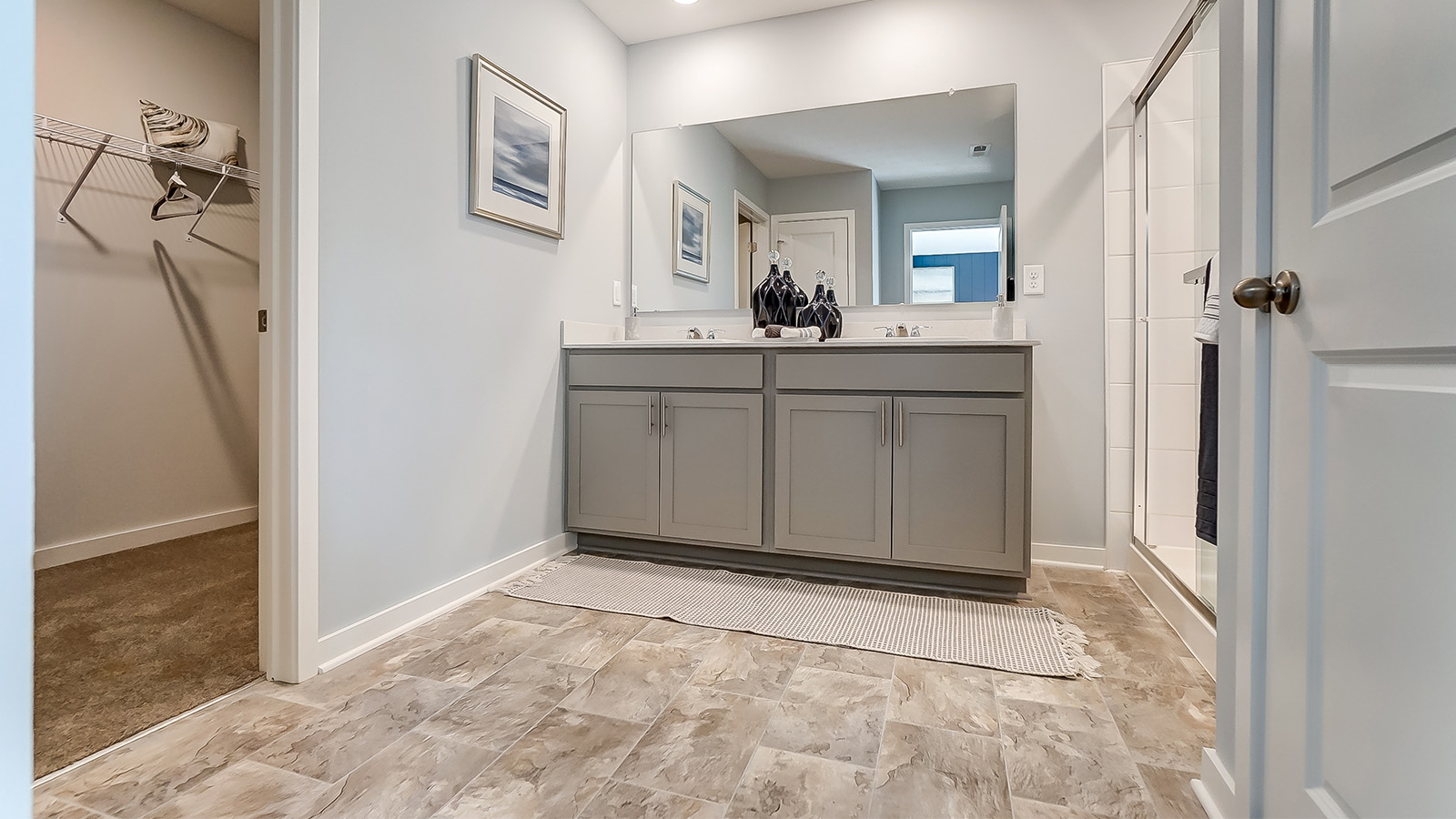 ensuite bath with double vanity