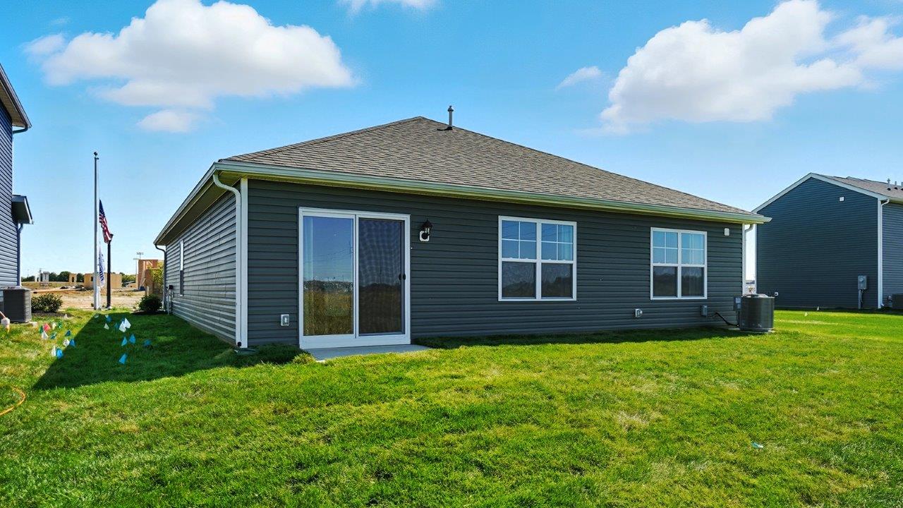 Rear exterior Freeport Model at LD