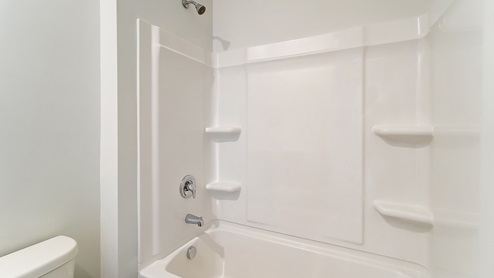 second full bath tub
