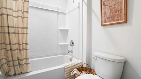 second full bath tub