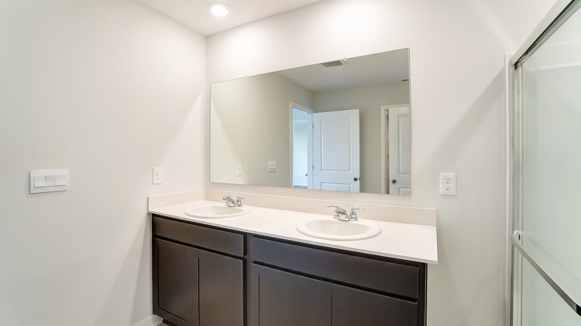 Owner’s ensuite in a D.R. Horton new build home offers function and style with a walk-in closet, spa-like ensuite