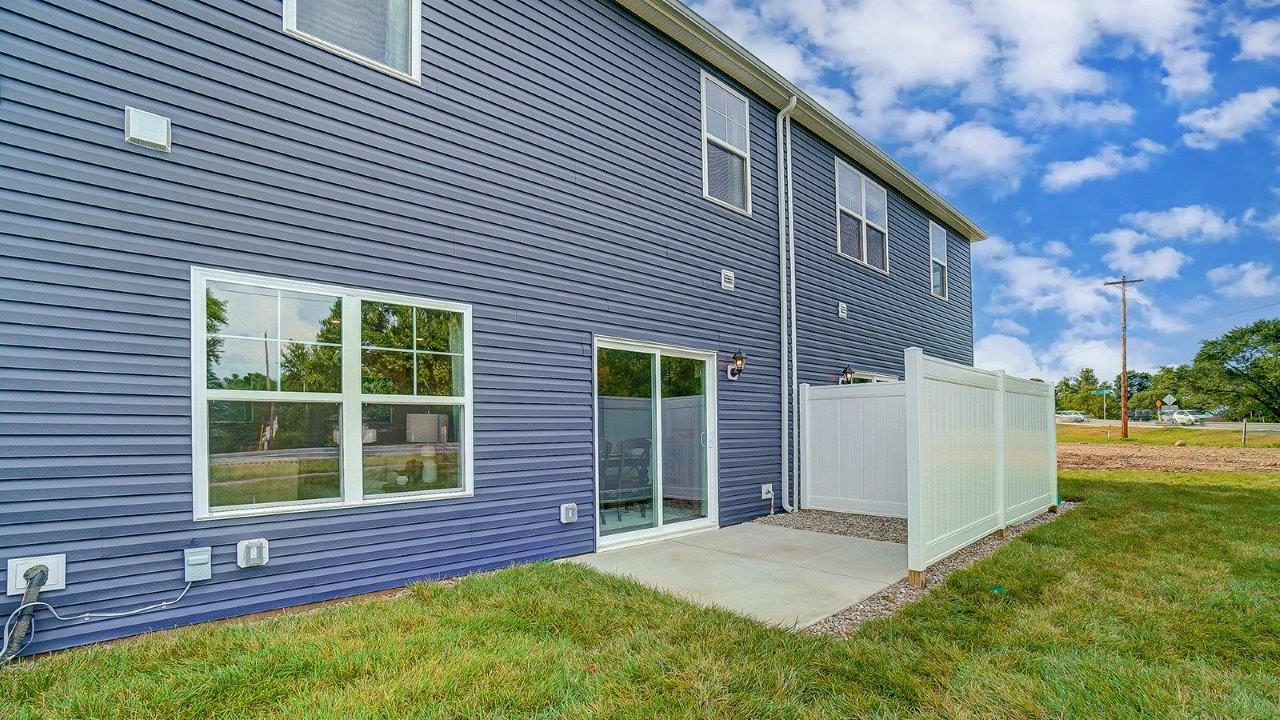 partially fenced rear pario