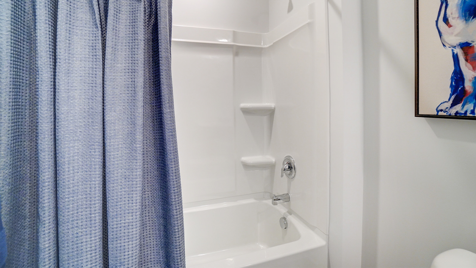 second full bath tub