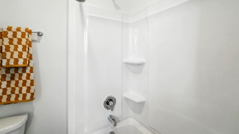 third full bath tub