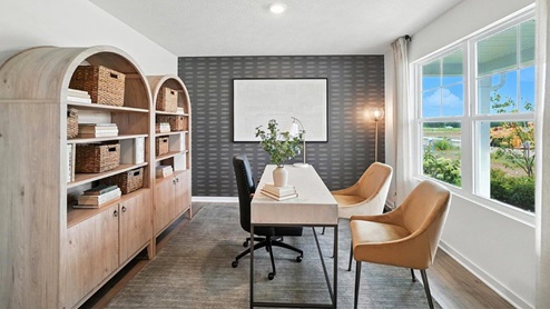 furnished flex office with desk and chairs