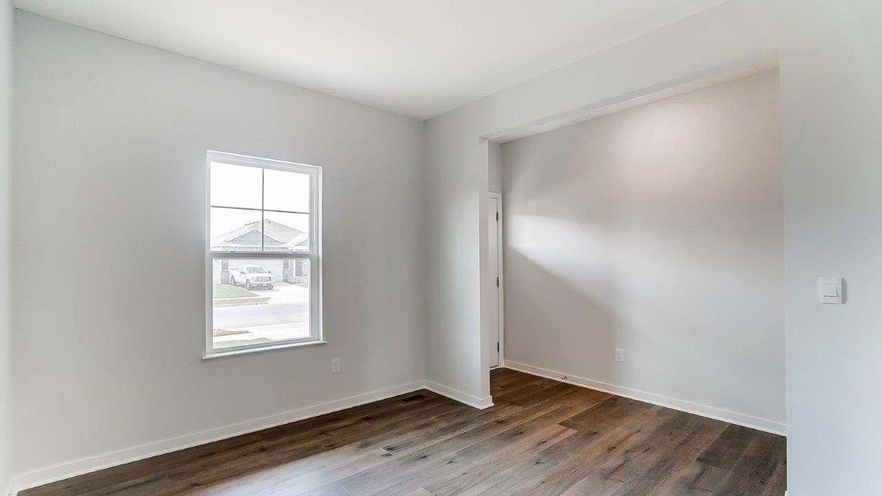 flex room with single window and foyer