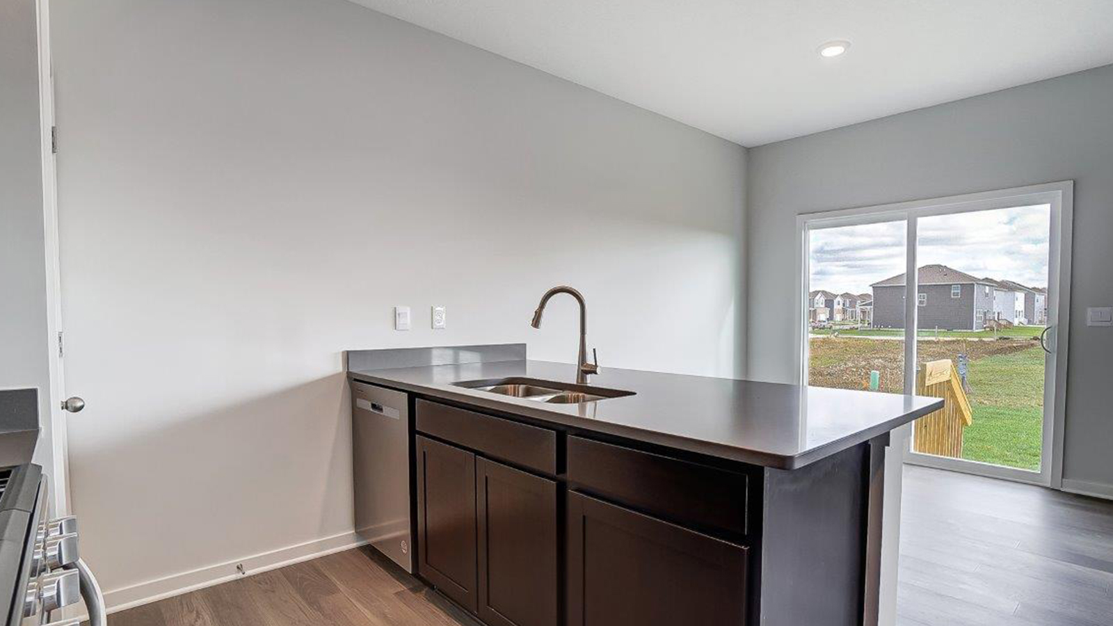 peninsula counter with built in sink