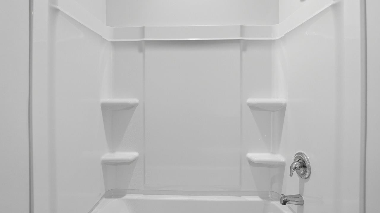 second full bath tub