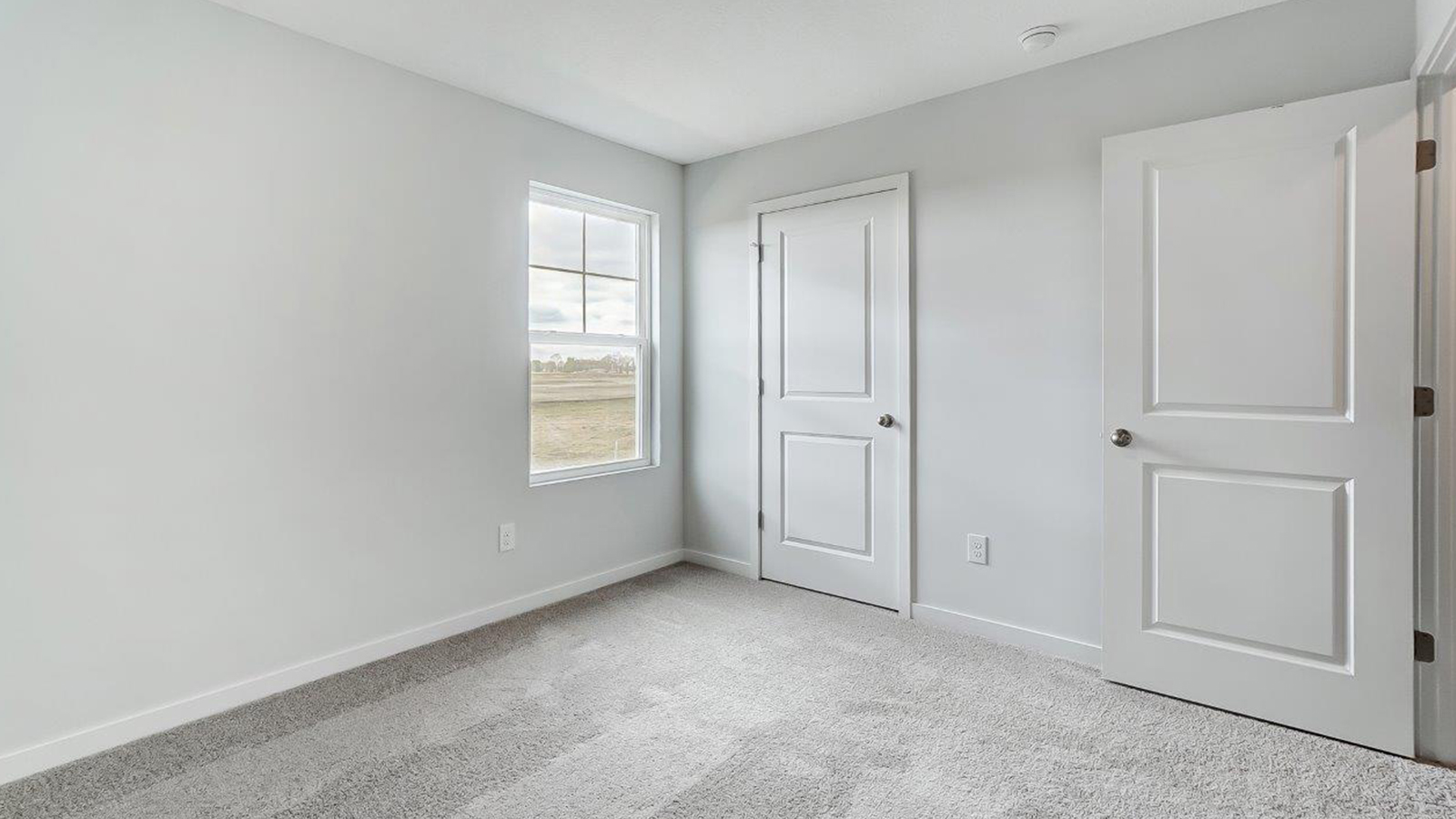 second bedroom with single window, closet and entry