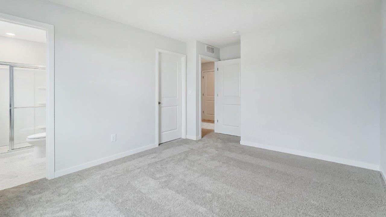 primary bedroom ensuite, closet and entry