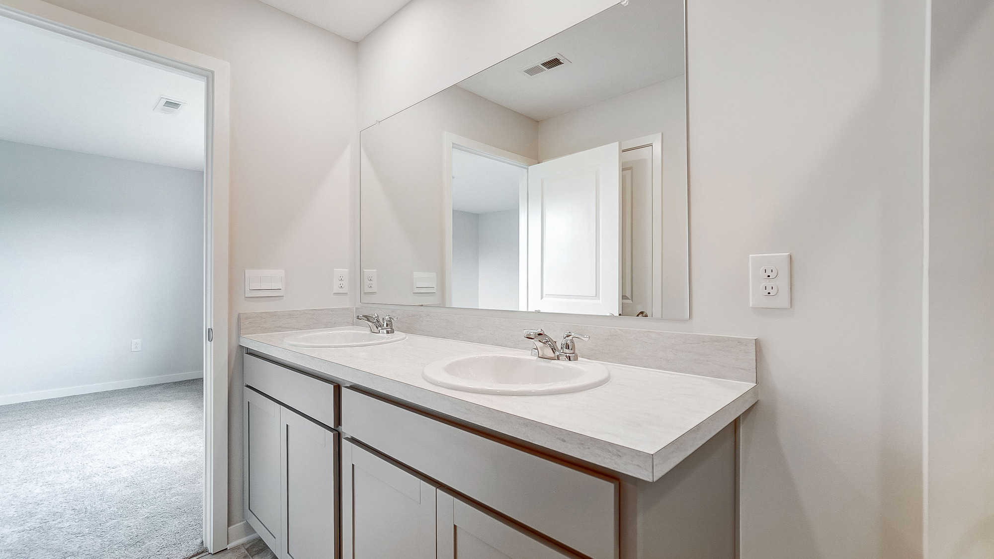 ensuite bath double vanity