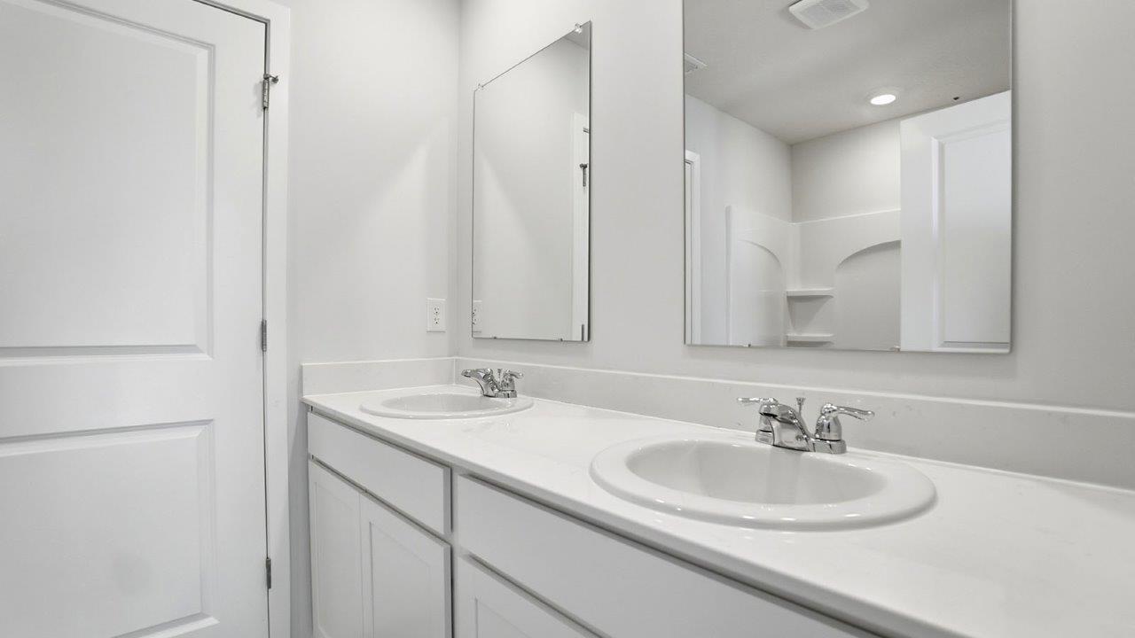 ensuite bath double vanity