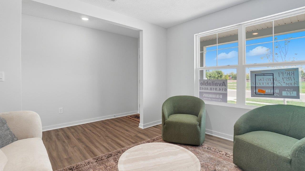 furnished flex room with double window, foyer