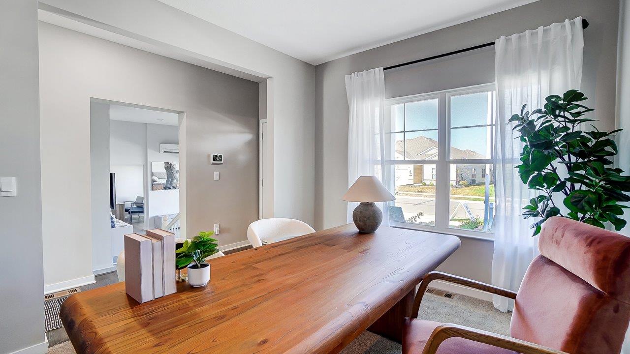 flex office with double window