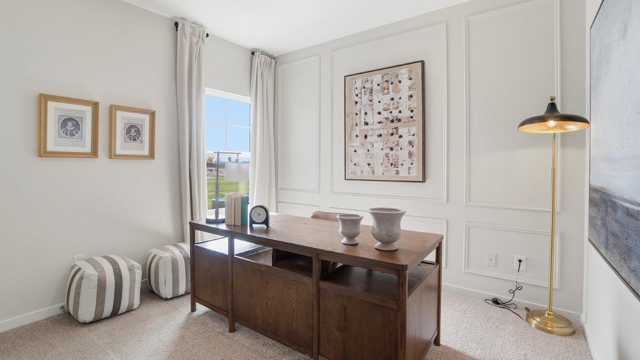 fourth bedroom as office with single window