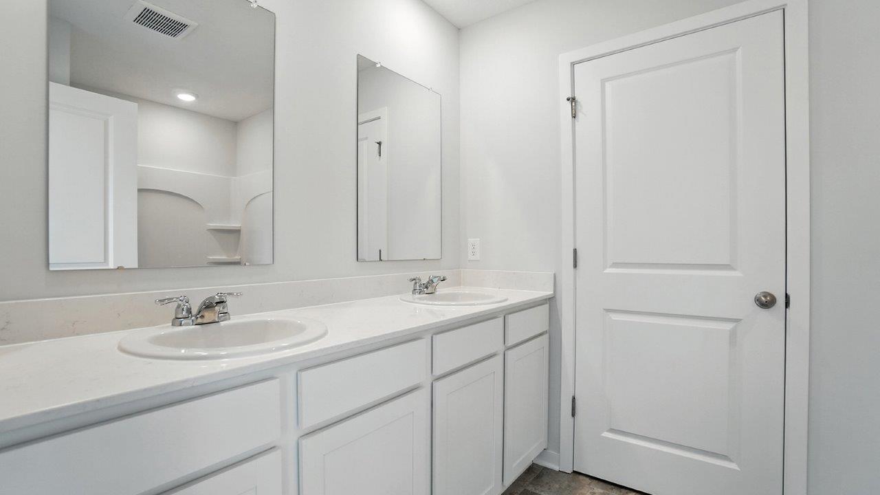 primary ensuite bath with double vanity