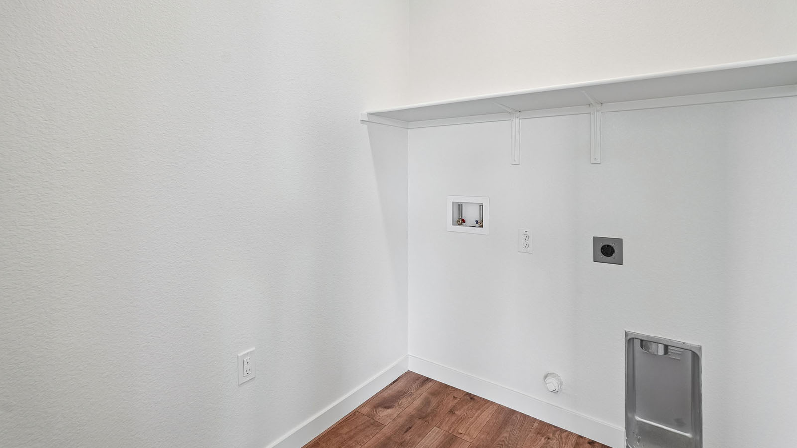 Montego Cali Plan 1924  laundry room