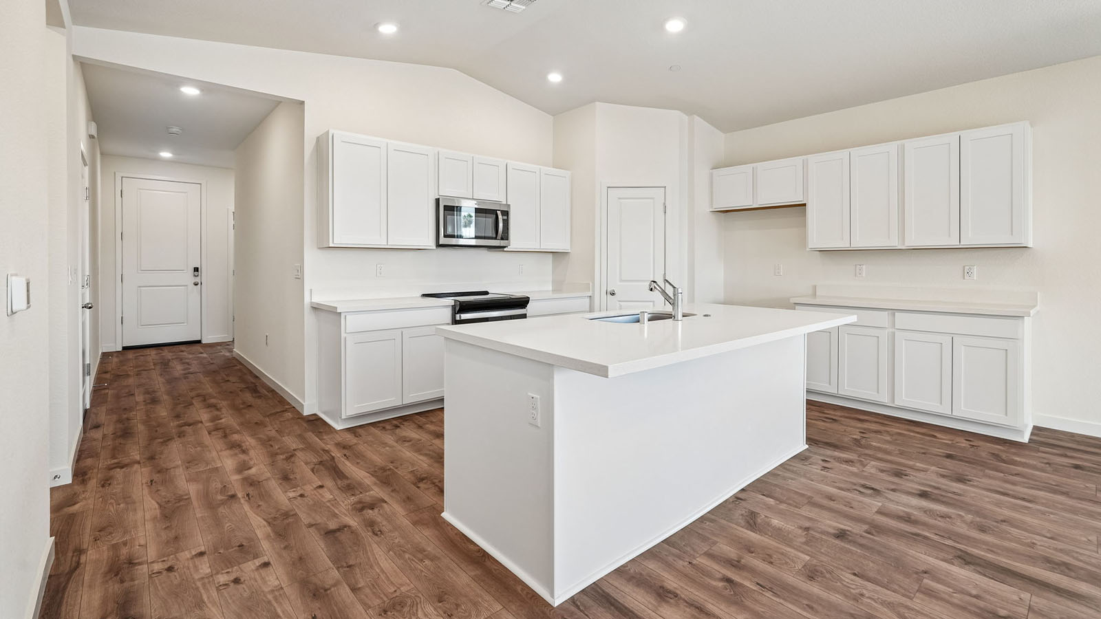 Montego Cali Plan 1924 bright modern kitchen