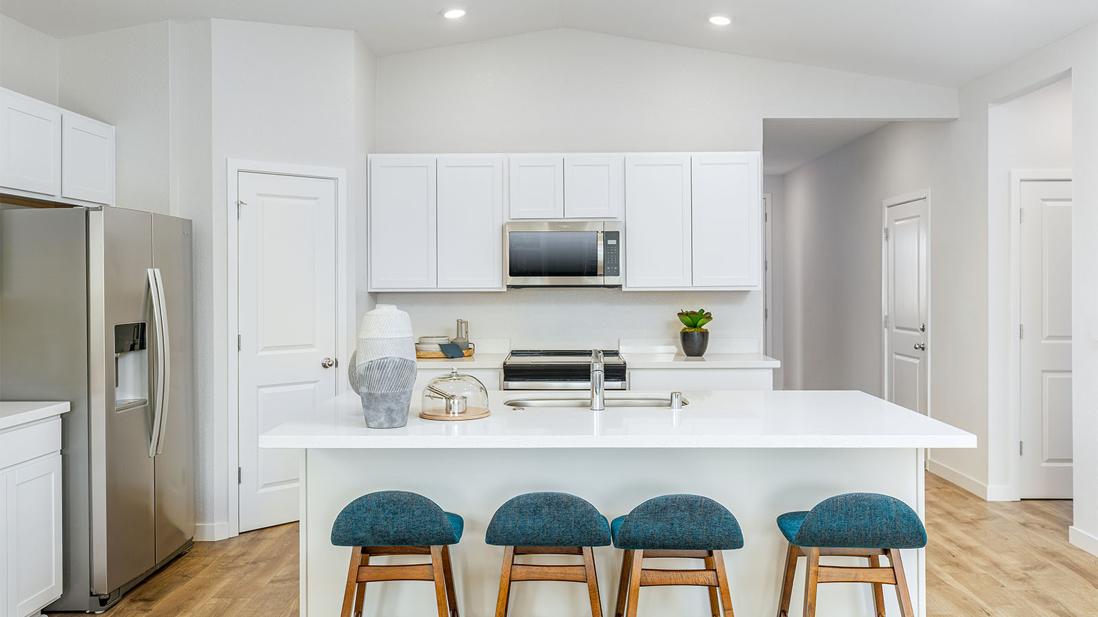 Montego Cali Plan 1924 kitchen with island and seating