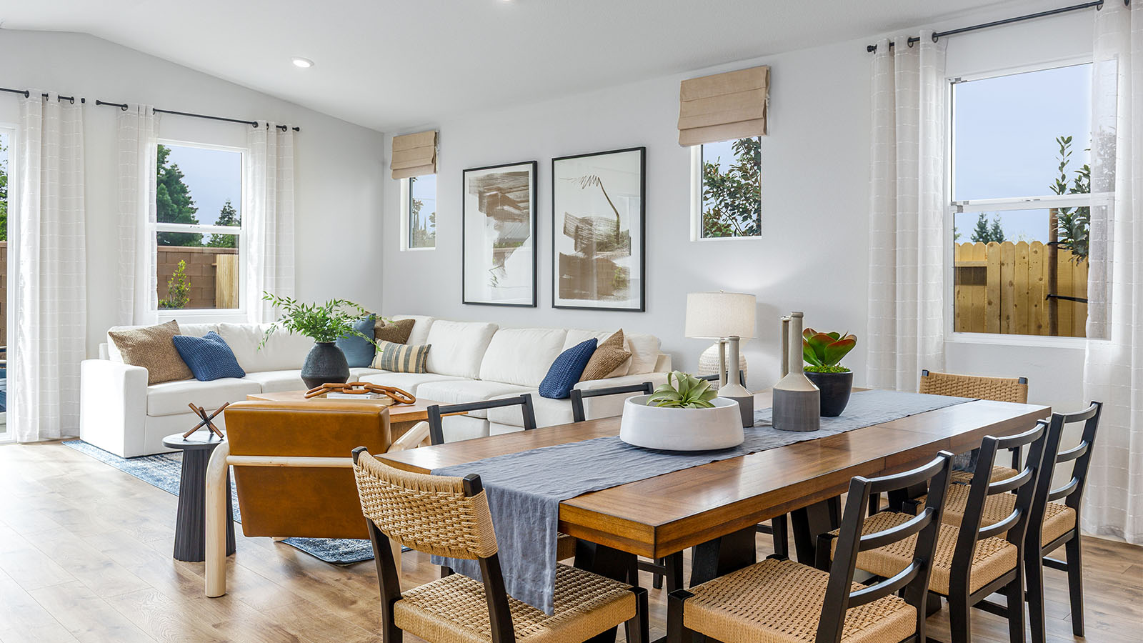 Montego Cali Plan 1924  invitiing dining area