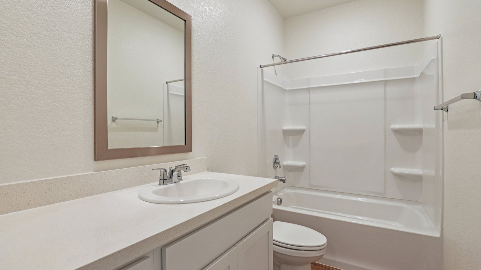 Montego Plan 1924 secondary bathroom
