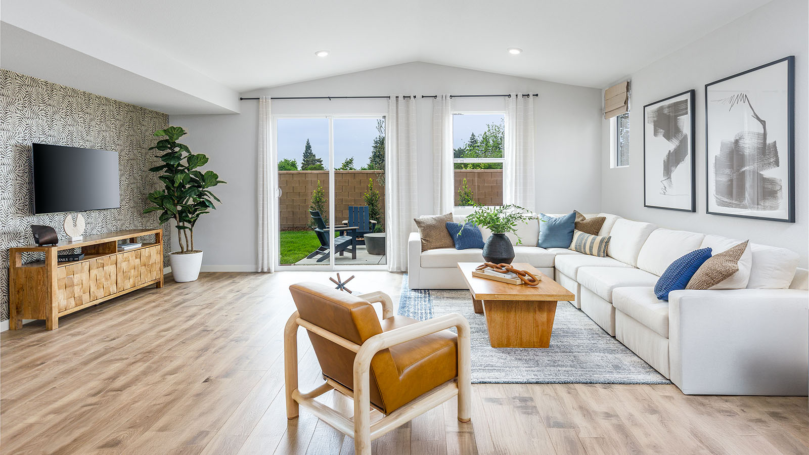 Montego Plan 1924 light fille spacious living room