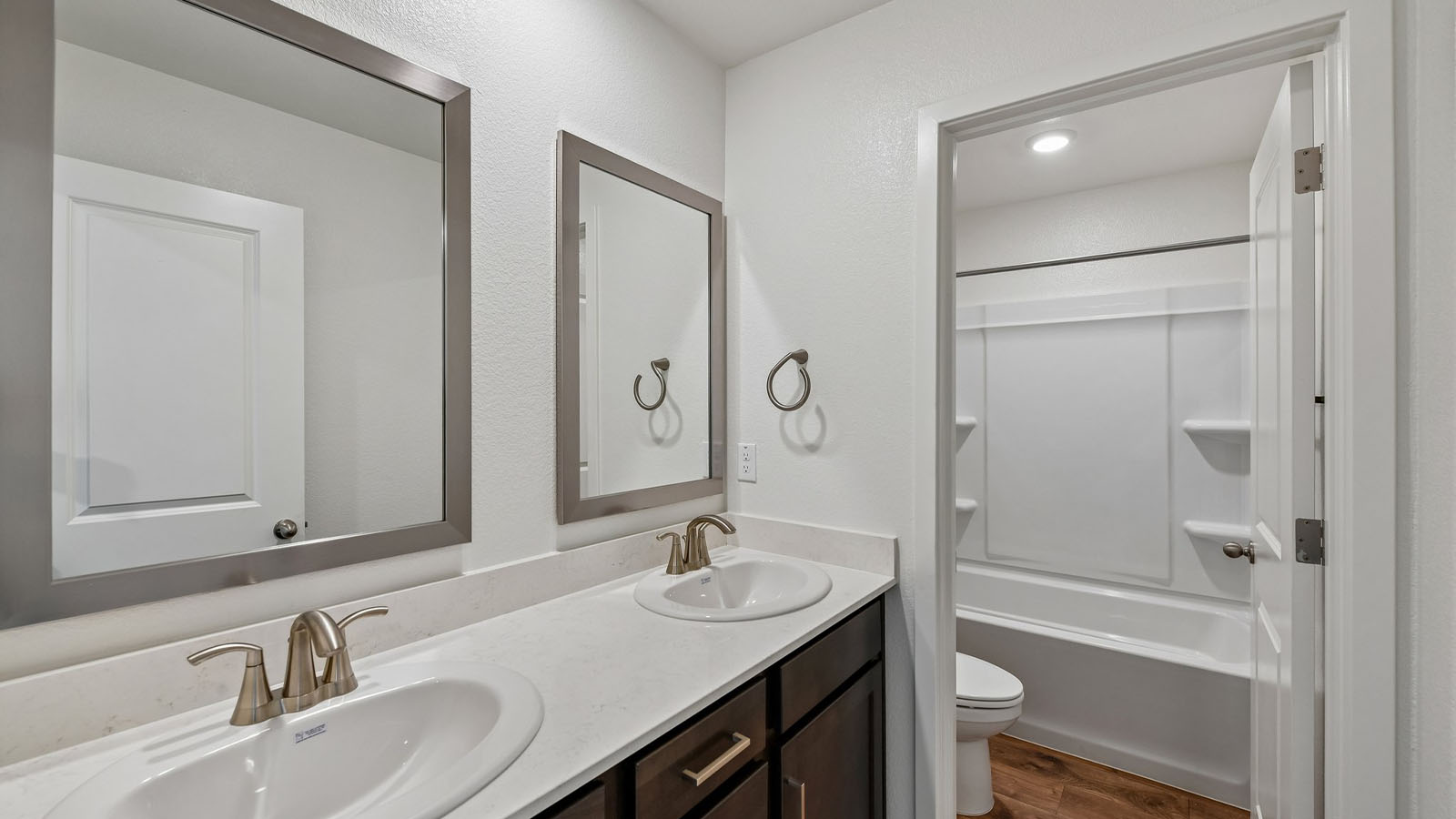 Jasper Clementine Plan 1811  full bathroom with tub and shower
