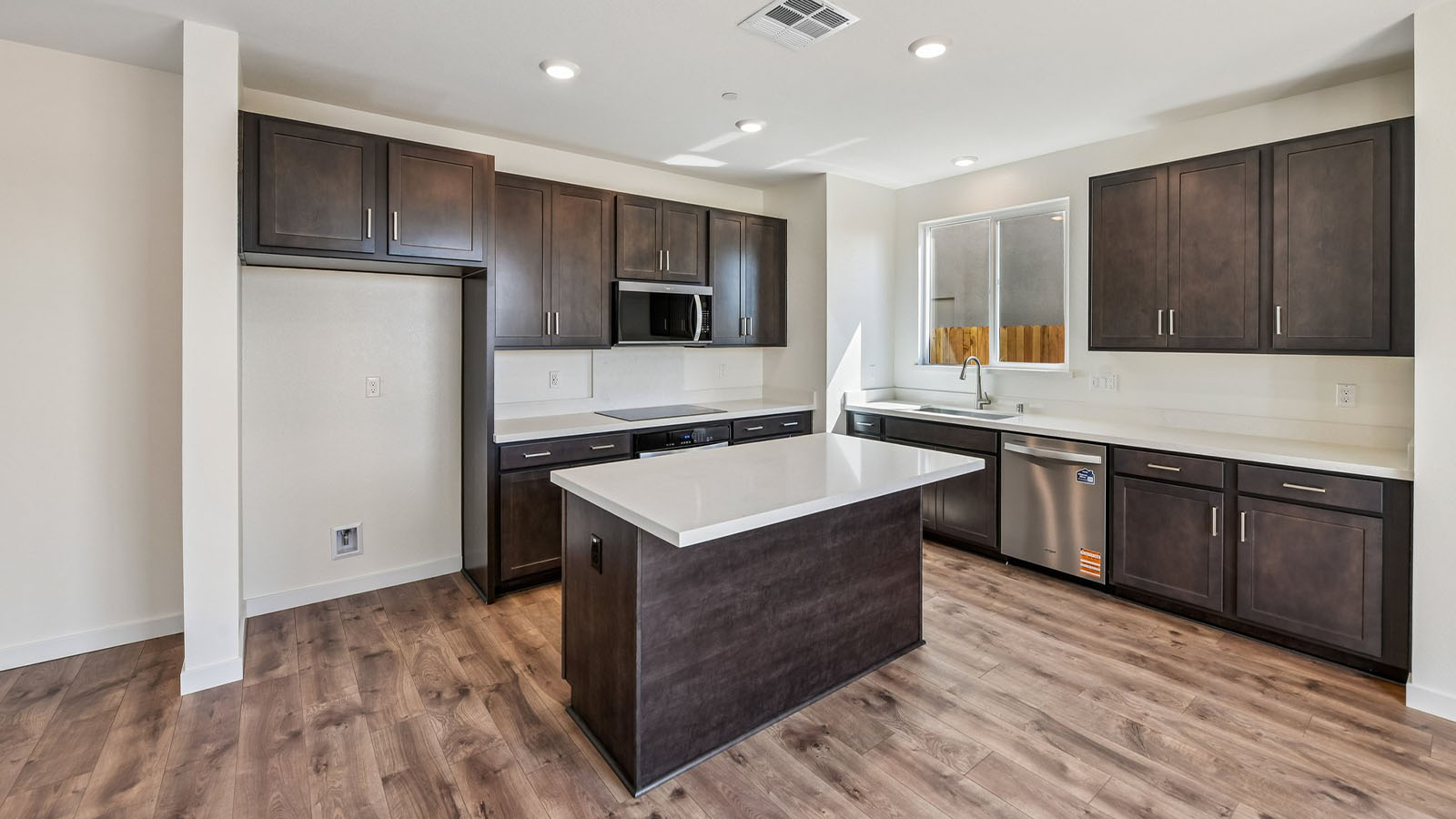 Jasper Clementine Plan 1811  open kitchen island with room for seating