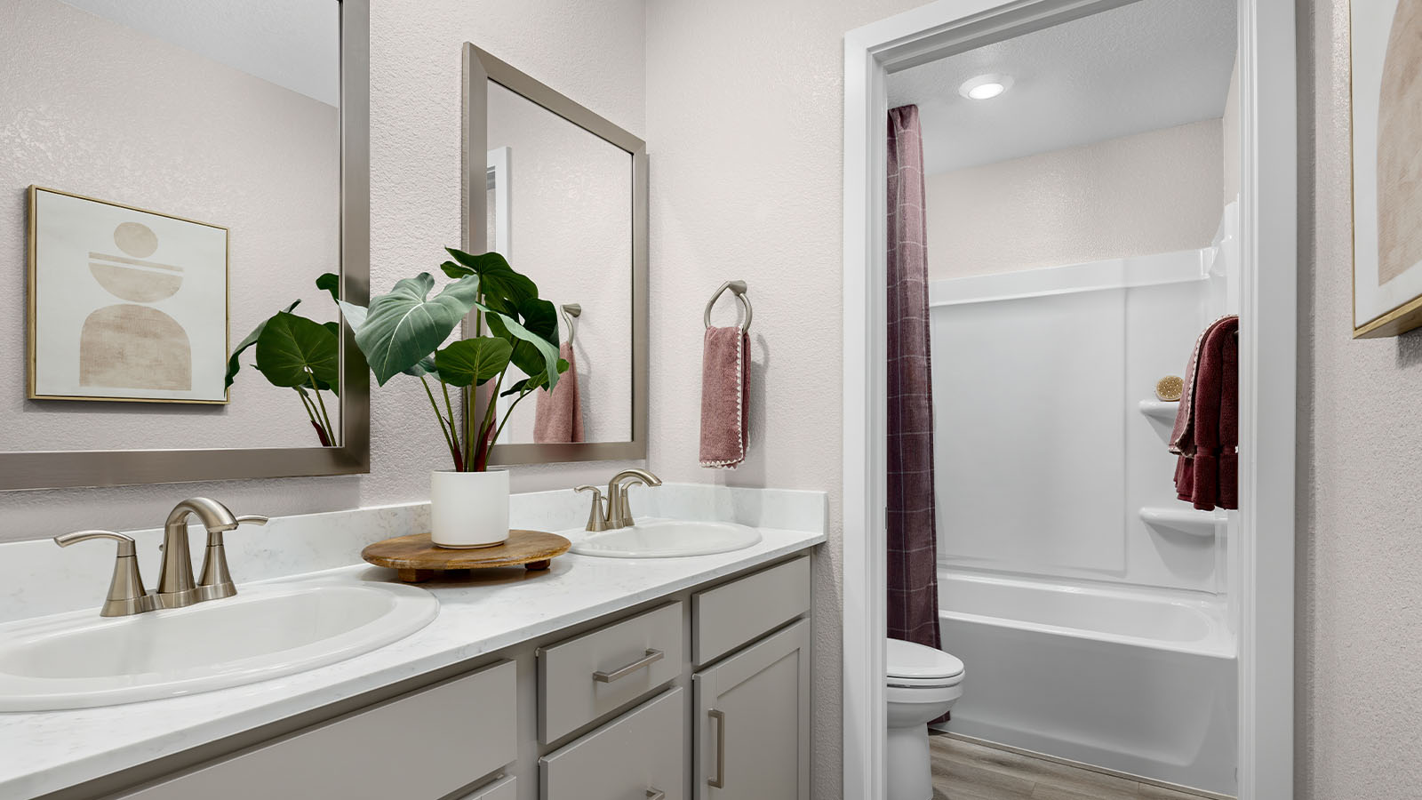 Jasper Clementine Plan 1811  secondary bathroom with tub and shower
