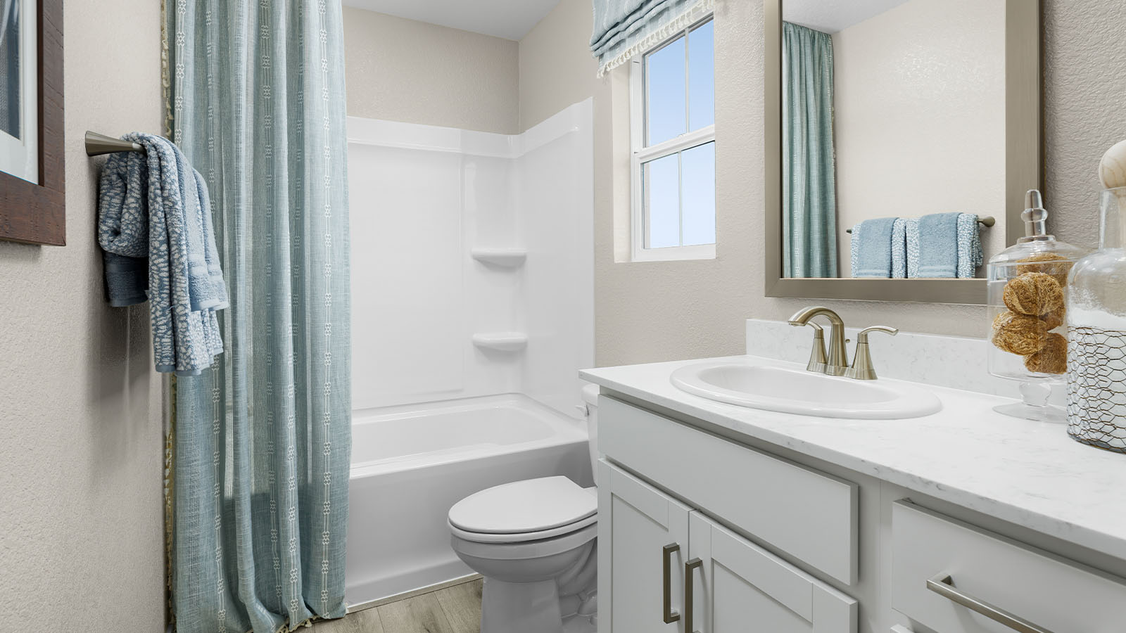 Jasper Muir Plan 1547 secondary bathroom
