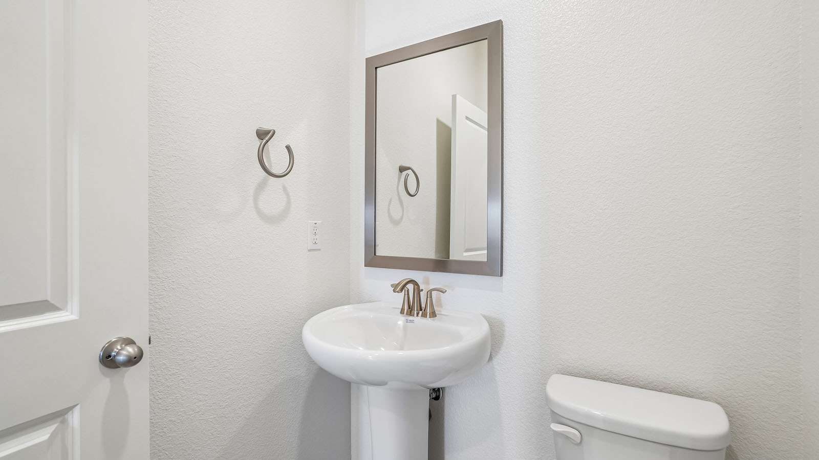 Aviara at Amoruso Ranch Plan 2617 downstairs half bathroom