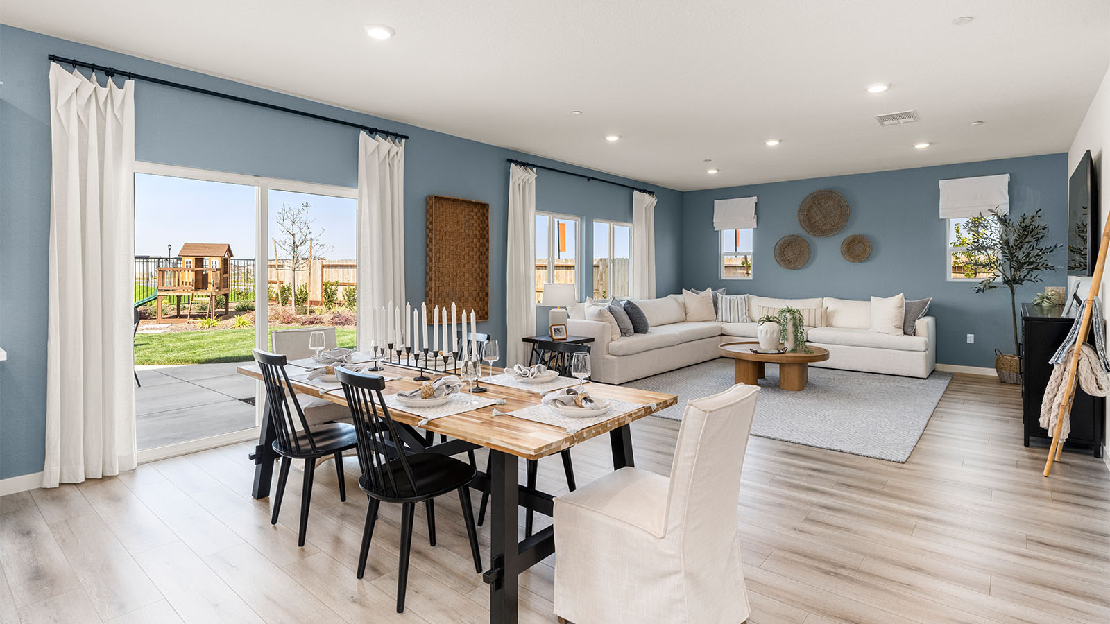 Aviara at Amoruso Ranch Plan 2617 Dining Livingroom