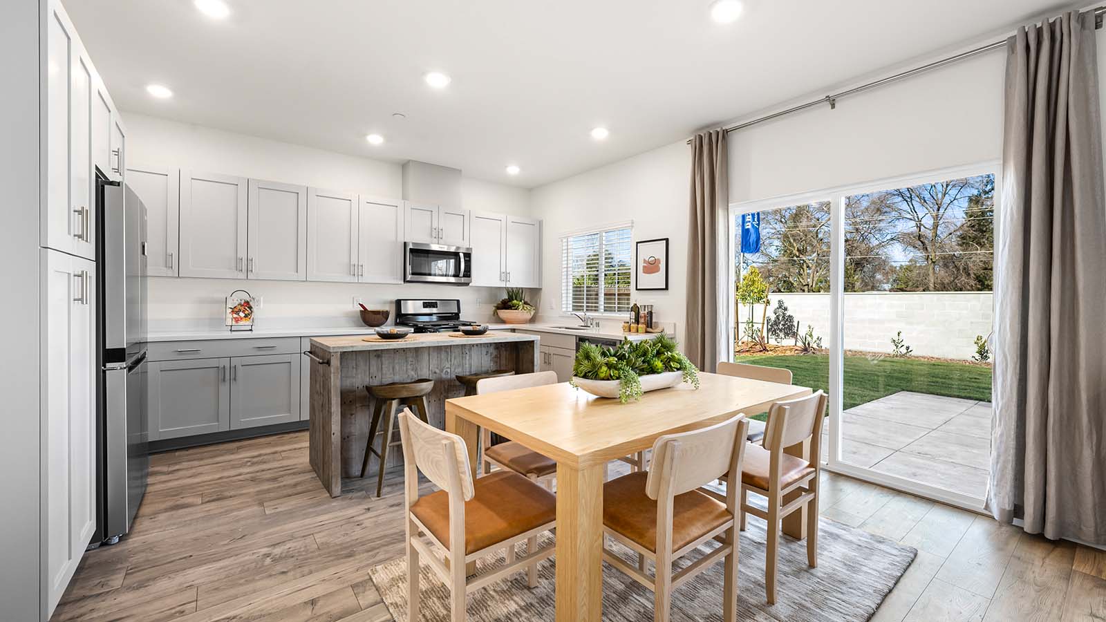 Amber Lynn Estates Plan 1547 Inviting Dining Area