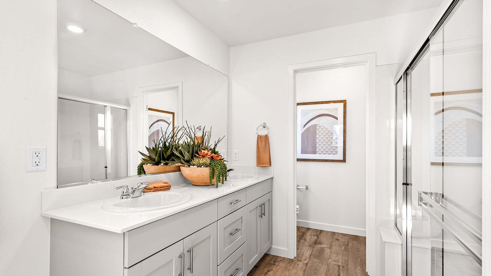 Amber Lynn Estates Plan 1547 Primary Bathroom Overall