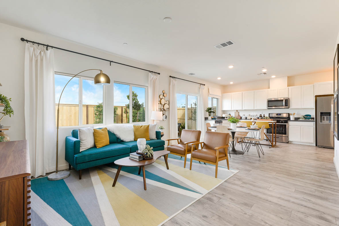 Amber Lynn Estates Plan 1678 Living room overall